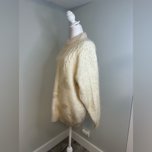 Gorgeous 3D Mohair  Floral Neutral Winter Cozy Knit Sweater - Picture 4 of 16